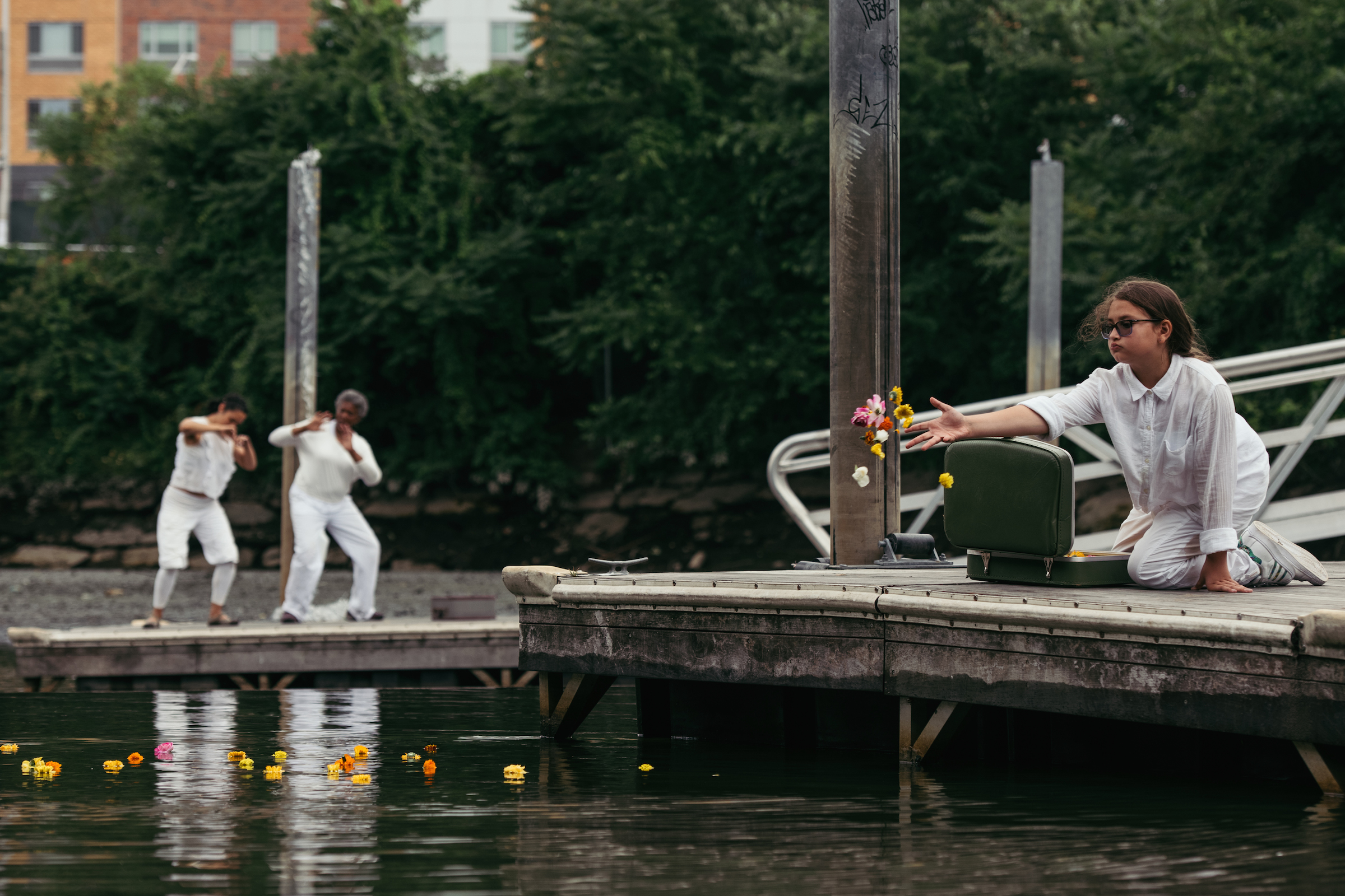 Paloma McGregor IMG Oﬀerings to the river with Christine King and Erica Saucedo in Building a Better Fishtrap / from the riverʼs mouth, on the Bronx River. 